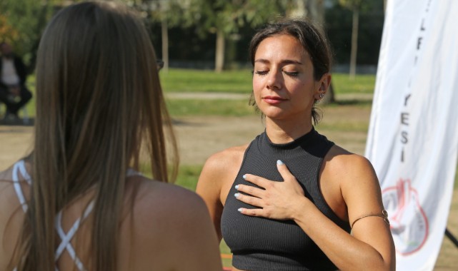 Karşıyaka Belediyesi’nden 14 Şubat’a özel yoga etkinliği