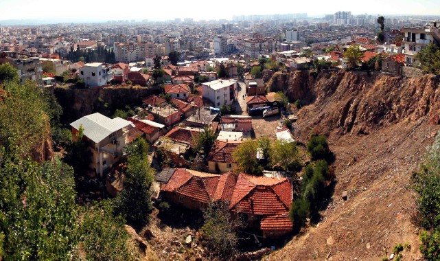 Karşıyaka’da 13 yıllık sorun çözüme kavuşuyor: ‘Taş ocağı’ planları askıda!