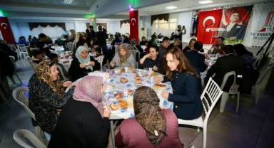 Karşıyaka’da ilk iftar sofrası Cumhuriyet Mahallesi’nde kuruldu