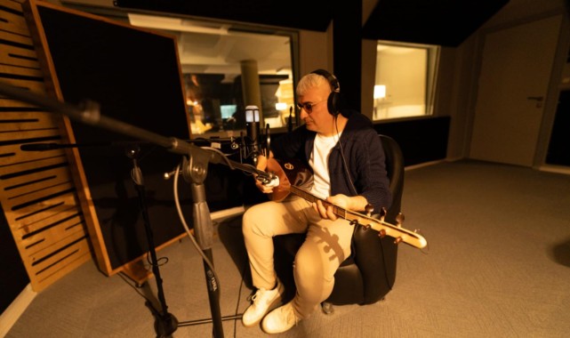 Saz çalan da geliyor rap yapan da