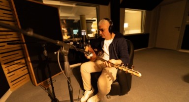 Saz çalan da geliyor rap yapan da