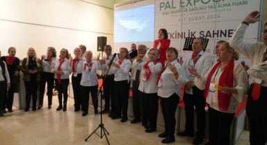 Seferihisar Belediyesi 3. Yaş Üniversitesi, PAL Expocare Fuarı'nda büyük ilgi gördü