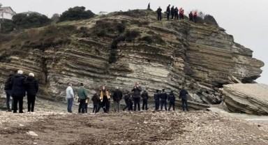 Üç Gündür Aranan Kadının Cesedi Kayalıklarda Bulundu!