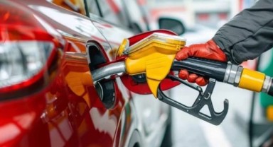 Araç Sahipleri Dikkat! Akaryakıta Zam Geldi: Tabela Yine Değişti