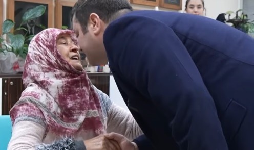 Başkan Övünç Demir ile Cemile Teyzenin Duygulandıran Buluşması Milyonlara Ulaştı
