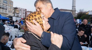 Başkan Tugay: Ne saraylara ne şatafatlı sofralara ihtiyacımız var