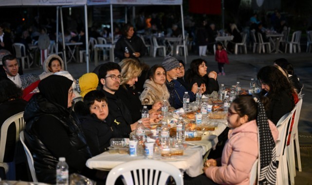 Bornova’da Kadir Gecesi’nde büyük iftar buluşması