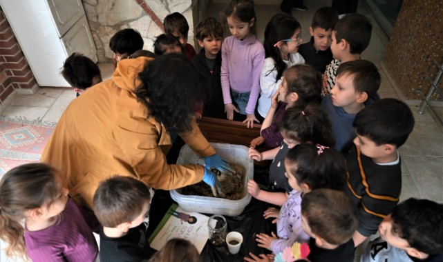 Bornova’da minik eller doğaya can verdi