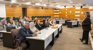 Bornova’da muhtarlar için Dijital Dönüşüm Eğitimi