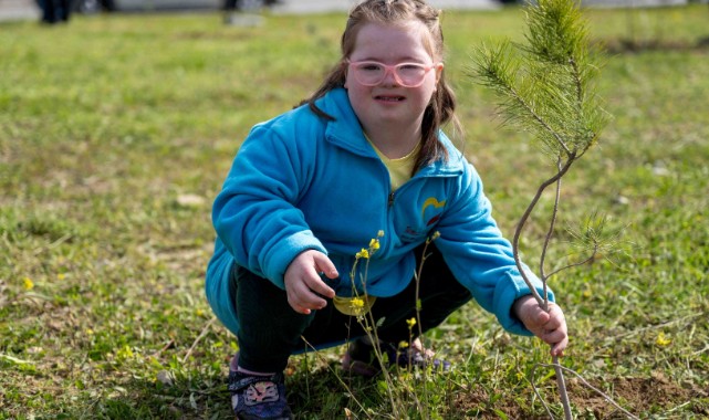 Bornova'nın en özel fidanları toprakla buluştu