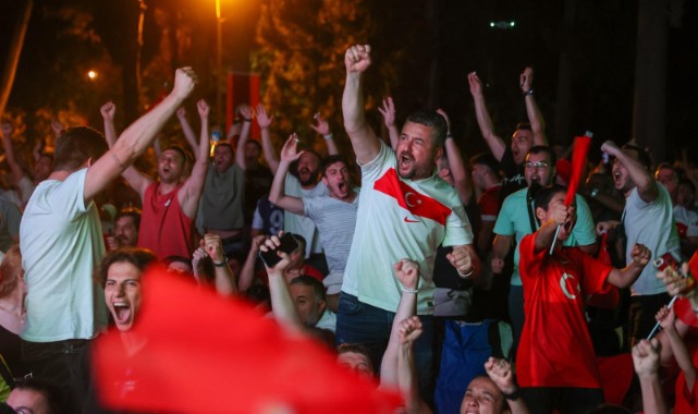 Bucalılar milli maçı dev ekranda izleyecek