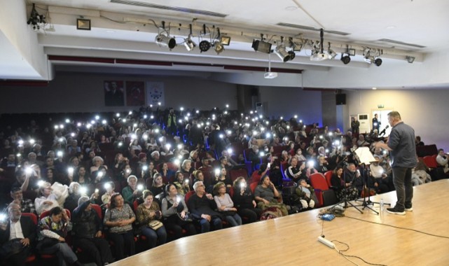 Çiğli’de Anadolu Rock Rüzgarı: Barış Manço ve Cem Karaca Şarkılarıyla Anıldı