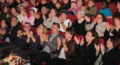 Dikili’de 27 Mart Dünya Tiyatro Günü Coşkusu