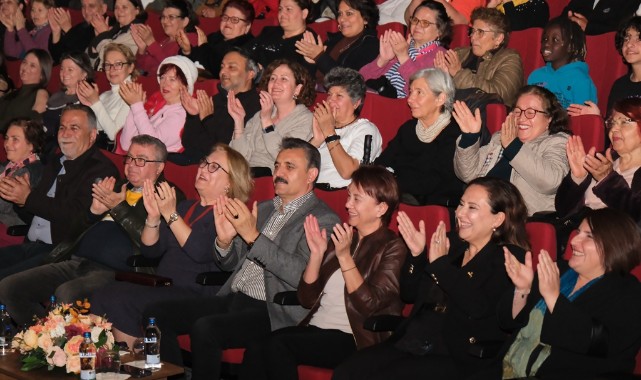 Dikili’de 27 Mart Dünya Tiyatro Günü Coşkusu