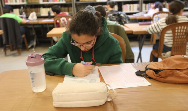 Efes Selçuk Belediyesi'nden Sınav Yolundaki Öğrencilere Destek