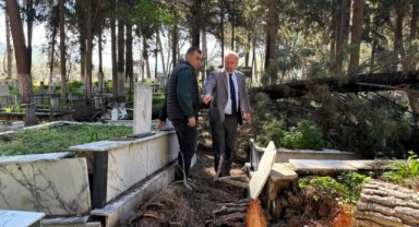 Fırtınadan etkilenen mezarlıklara hızlı müdahale