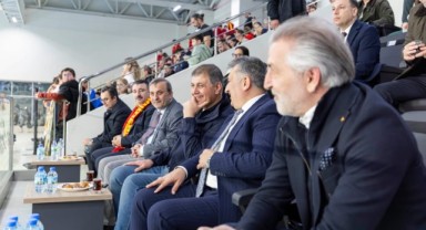 Göztepe’nin Avrupa zaferine Başkan Tugay da eşlik etti