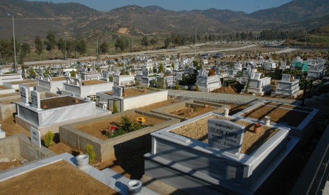 İzmir’de mezarlıklar doldu
