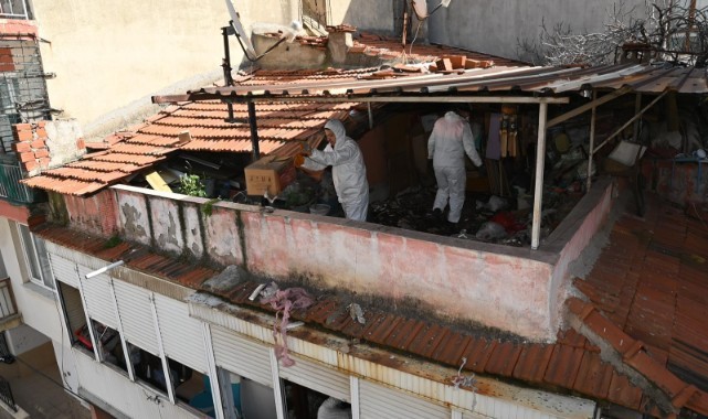 Karabağlar’ da Çöp Ev Tamamen Temizlendi