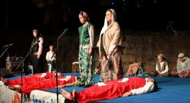 Seferihisar'da Dünya Tiyatro Günü coşkusu