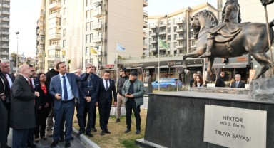 Ümit Özdağ'dan Başkan Eşki'nin hayata geçirdiği Abide-i Hürriyet Meydanı’na övgü