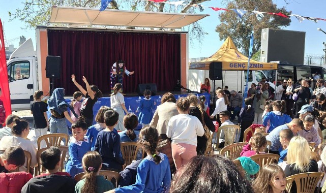 23 Nisan coşkusu gezici sahne ile ilçelere taşındı