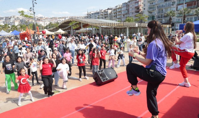 23 Nisan coşkusu Konak’tan yayıldı: Çocuk Şenliği’ne yoğun ilgi  