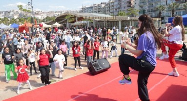 23 Nisan coşkusu Konak’tan yayıldı: Çocuk Şenliği’ne yoğun ilgi  
