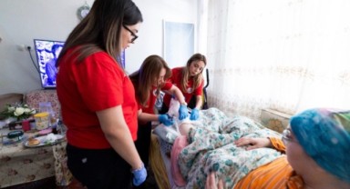 Balçova’da Sosyal Belediyeciliğin Yeni Adımı: Evde Sağlık Ve Hasta Nakil Hizmeti Başladı