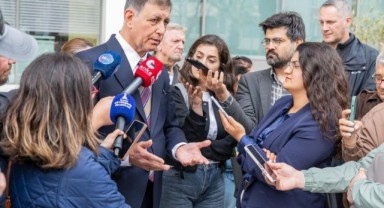 Başkan Tugay: Binalara göz koymak yerine yapacağınız tonla iş var