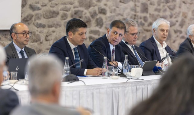 Başkan Tugay: Enerji güvenliği için şehirler kendi sistemlerini kurmalı