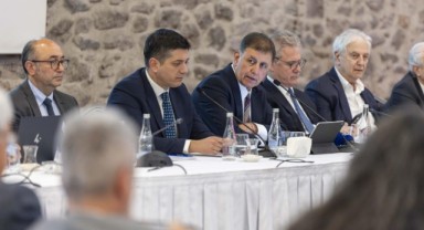 Başkan Tugay: Enerji güvenliği için şehirler kendi sistemlerini kurmalı