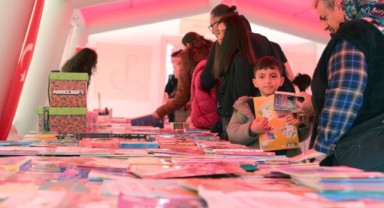 Bayraklı’da Çocuk Kitap Şenliği Yoğun İlgi Gördü