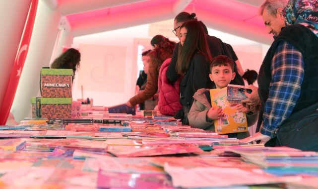 Bayraklı’da Çocuk Kitap Şenliği Yoğun İlgi Gördü