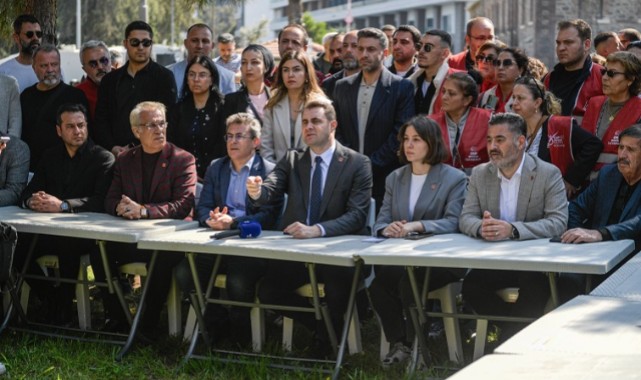 CHP İzmir'den Meslek Fabrikası önünde toplantı: Bina Büyükşehir Belediyesi'ne geri dönecek