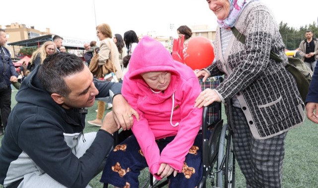 Çiğli’de 23 Nisan Coşkusu: Minikler Bayramı Doyasıya Kutladı