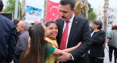 Dikili’de 23 Nisan Coşkusu Sokaklara Taştı