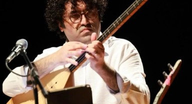 Erdem Şimşek dinleyenleri büyüledi: Saznâme konseri İzmir'de büyük ilgi gördü