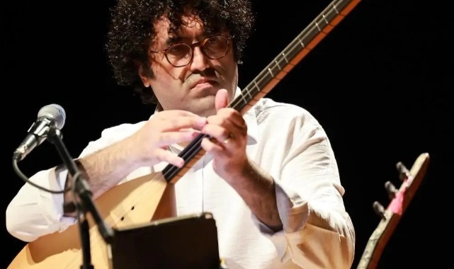 Erdem Şimşek dinleyenleri büyüledi: Saznâme konseri İzmir'de büyük ilgi gördü