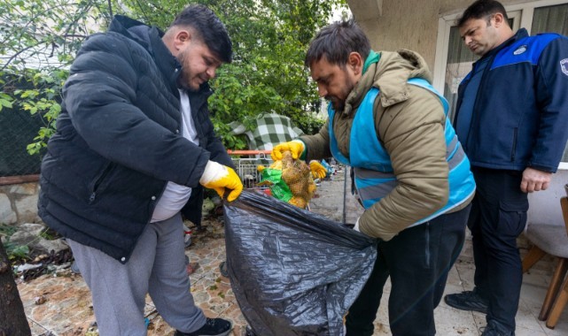 Karşıyaka Belediyesi’nden çöp eve müdahale: 3 ton atık çıkarıldı