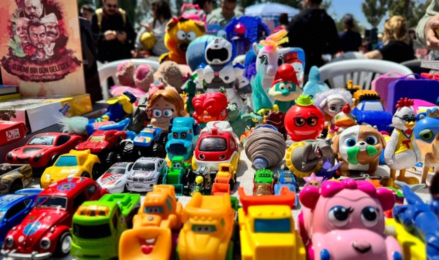 Karşıyaka’da ‘Çocuklar için 2. El Pazarı’na büyük ilgi