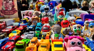 Karşıyaka’da ‘Çocuklar için 2. El Pazarı’na büyük ilgi