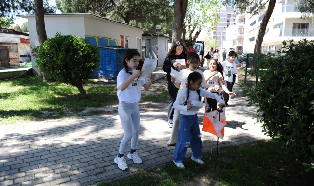 Karşıyaka’da oryantiring rüzgarı: Bayram coşkusu sporla taçlandı!