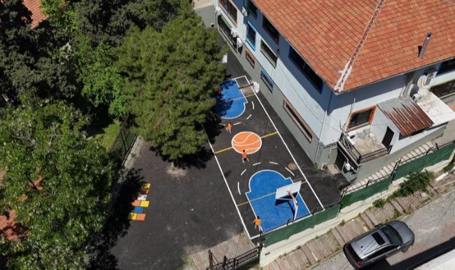 Konak’ta ‘renkli dokunuş’ okul bahçelerine de geldi