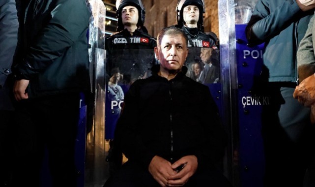 Meslek Fabrikası'nda direniş! Başkan Tugay nöbete başladı