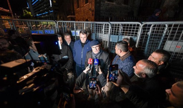 Meslek Fabrikası önünde gece nöbeti