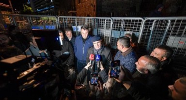 Meslek Fabrikası önünde gece nöbeti