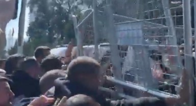 Polisten Meslek Fabrikası önünde biber gazlı müdahale