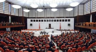 TBMM'de Milyonları İlgilendiren Yasa Teklifi Görüşülecek: Doğum İzni ve 15 Yaş Altına Sosyal Medya Yasağı