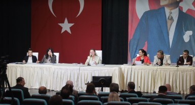 Bakan Mutlu: Konak'ta dayanışmayla hizmete devam ediyoruz